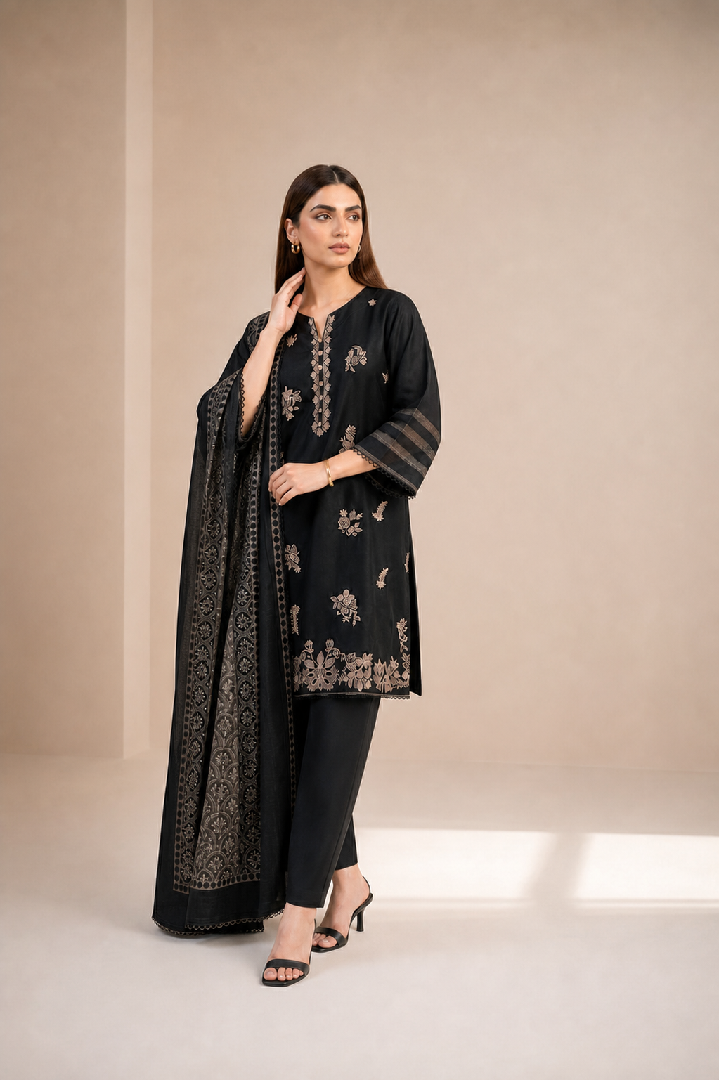 Royal Noir – Embroidered 3-Piece Suit